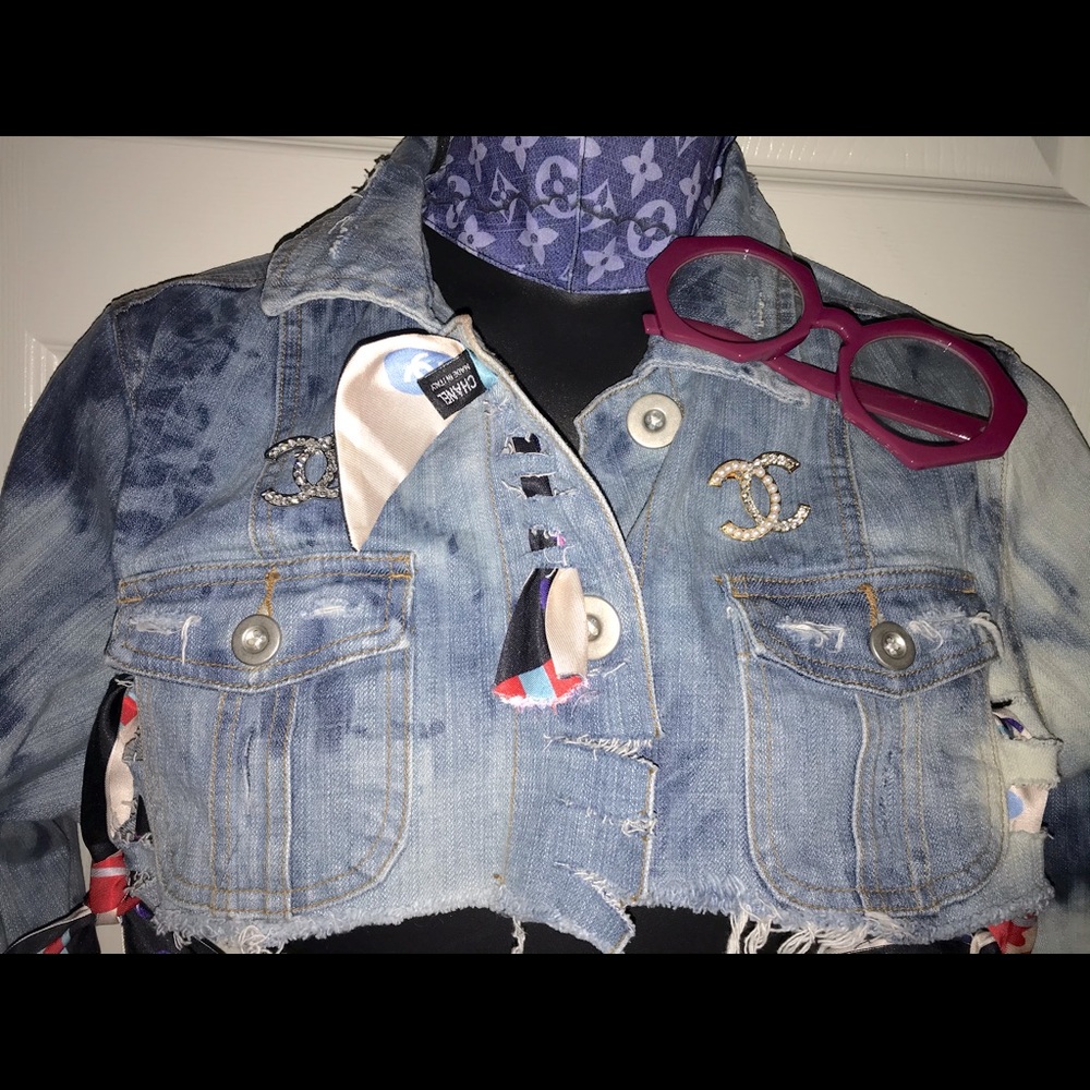 🆕Custom Cropped Distressed Denim Jacket - Picture 2 of 6